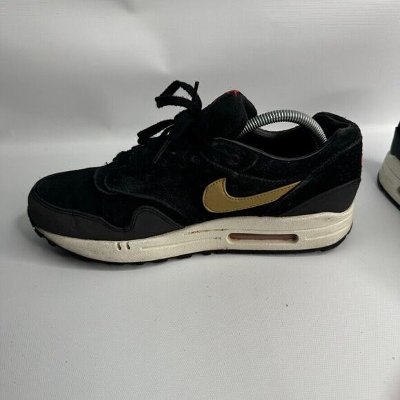 NIKE AIR MAX 1 PREMIUM #512033-076 MEN'S SIZE 9.5 BLACK METALLIC GOLD. - Picture 5 of 9